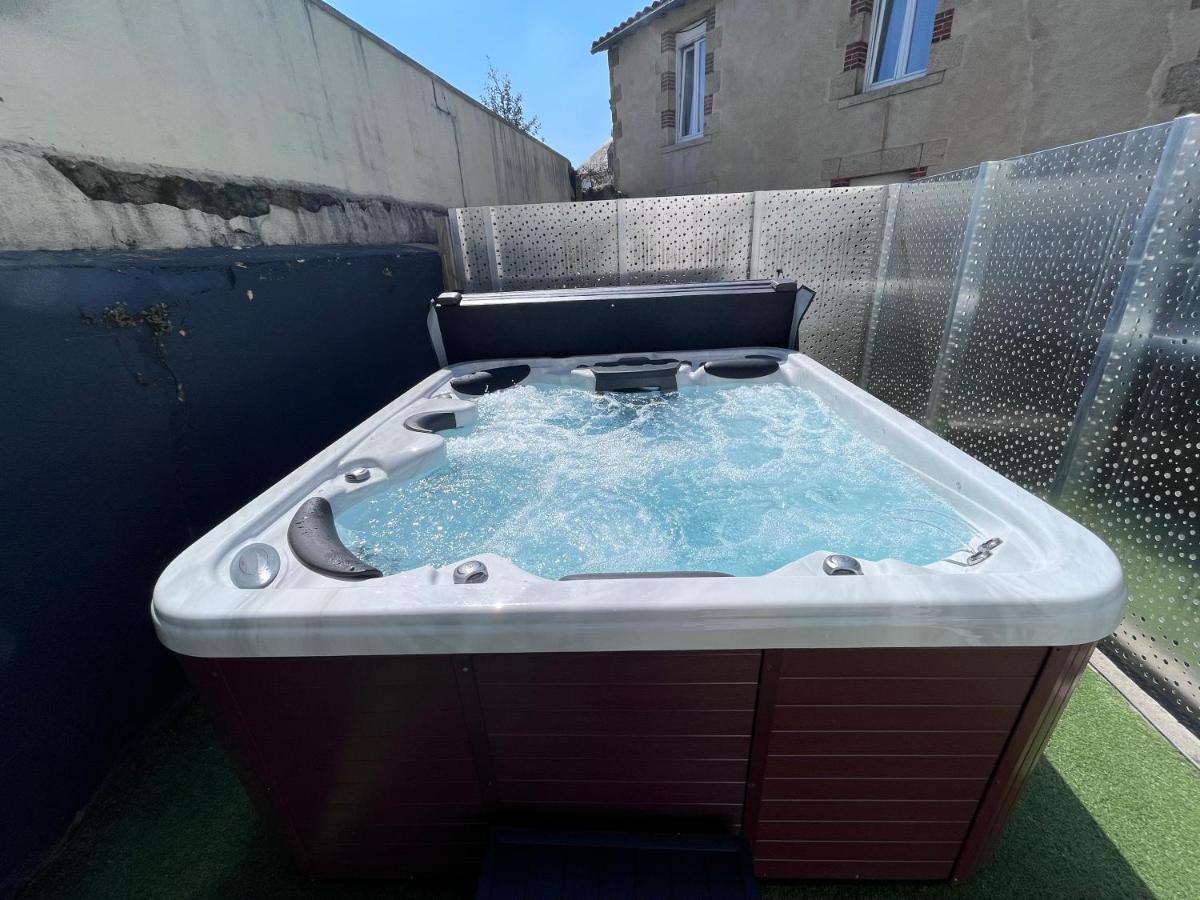 L'Hostellerie De Sevremont Saint-Michel-Mont-Mercure Zewnętrze zdjęcie